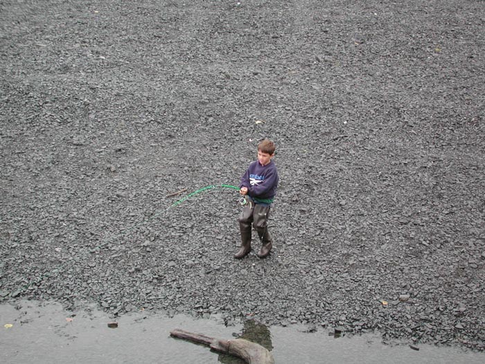 Little boy fishing.jpg 134.0K